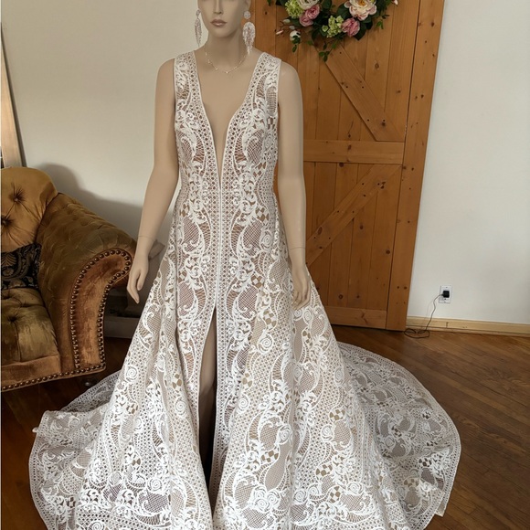 VALENTINI SPOSE
V1116 street size 8 New with detachable train. - Picture 7 of 16